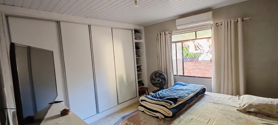 Imagem Casa à venda em Cascavel, Santa Cruz - Portão eletrônico, Quintal, Rua Asfaltada