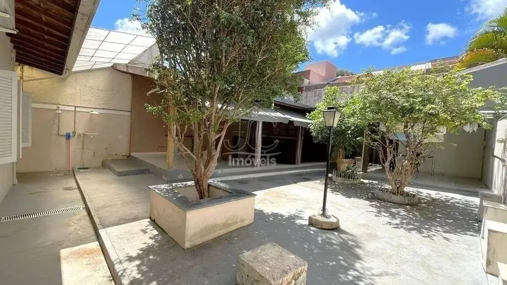 Imagem Casa com 3 dormitórios e amplo terreno na Vila Santana em Valinhos!