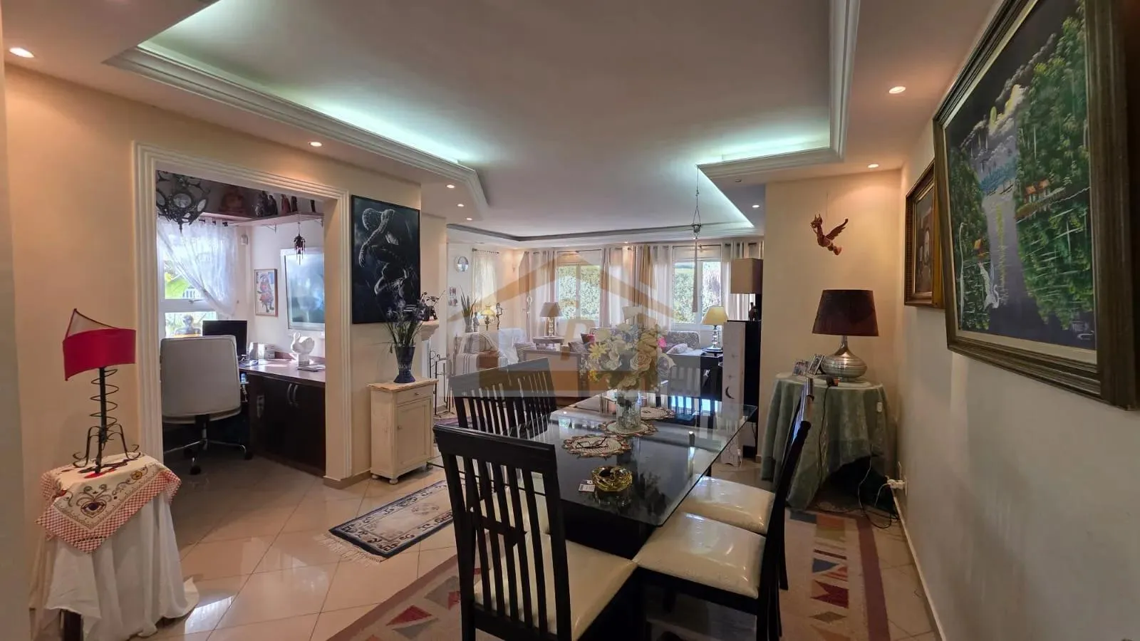 Imagem CASA TÉRREA EM CONDOMÍNIO FECHADO!!! 3 Suítes, 6 vagas *piscina