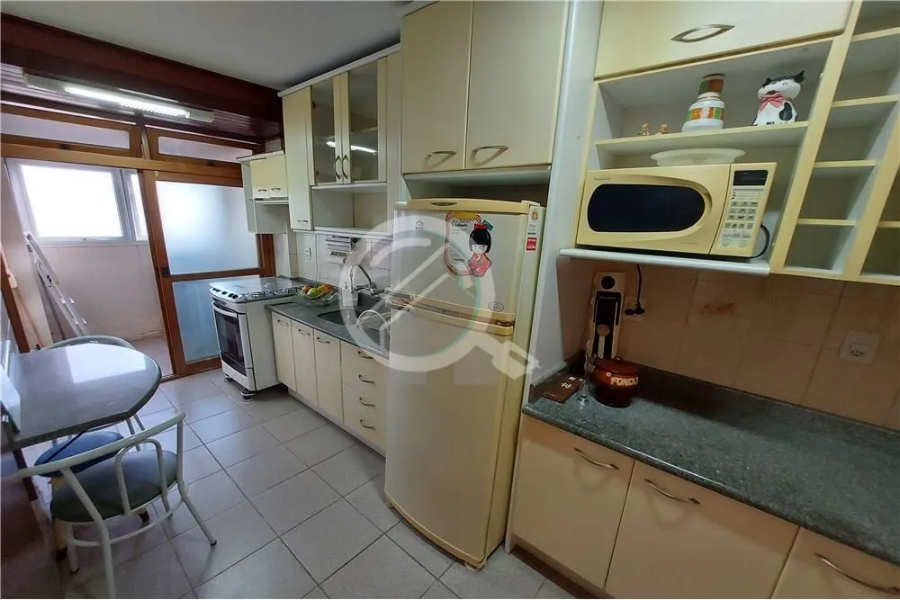 Imagem Apartamento, ensolarado de um dormitório, com peças amplas, semi-mobiliado, living dois ambientes,...