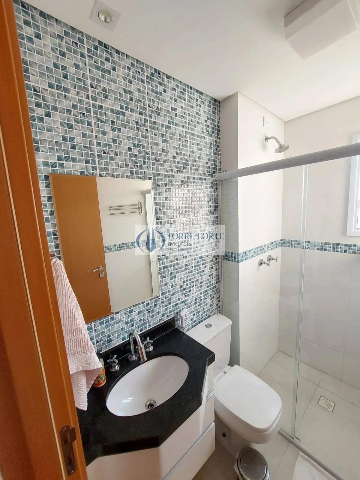 Imagem Lindo Apartamento com varanda gourmet com 2 dormitórios , 1 vaga , centro