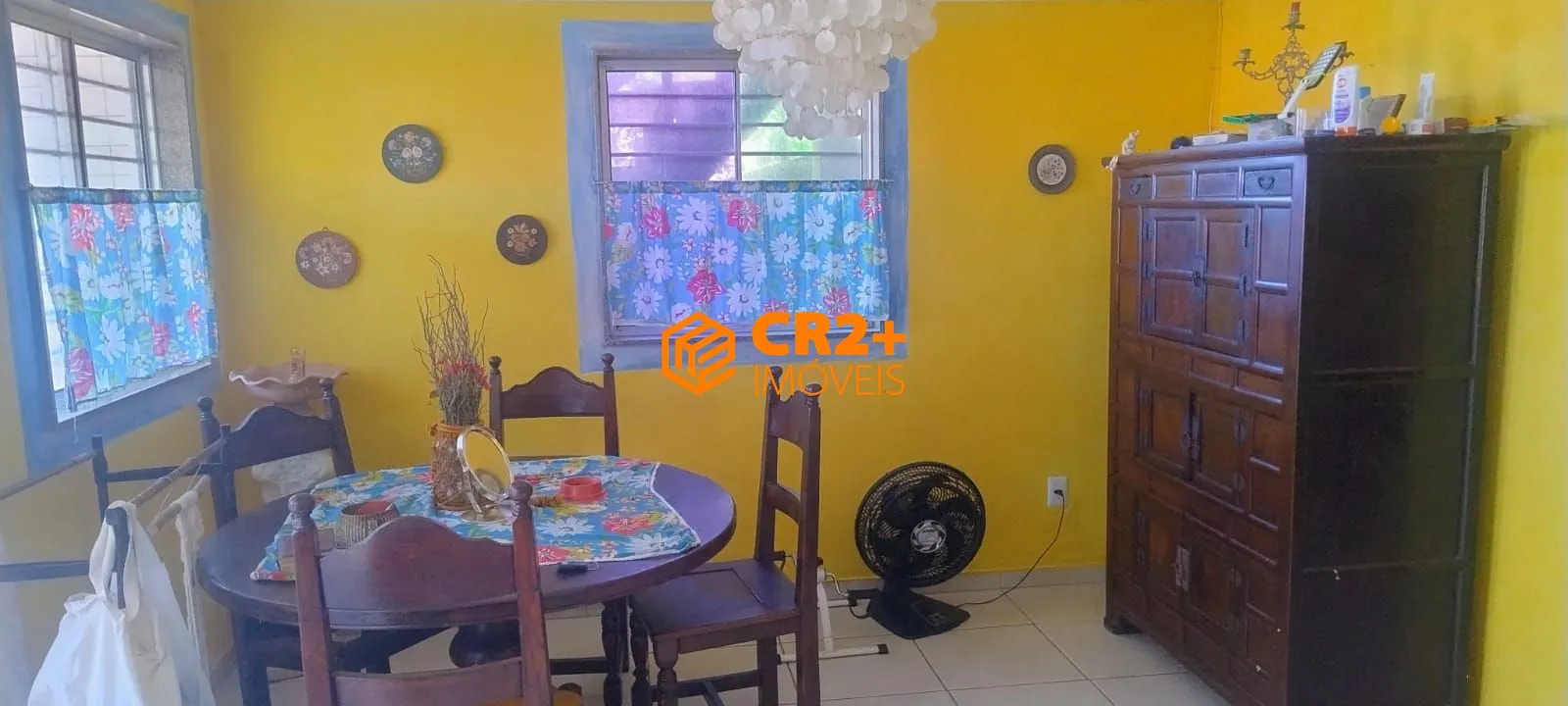 Imagem Vendo Casa triplex 06 quartos, 02 suítes, 03 vagas de garagem, 200 m2 em Cabo de