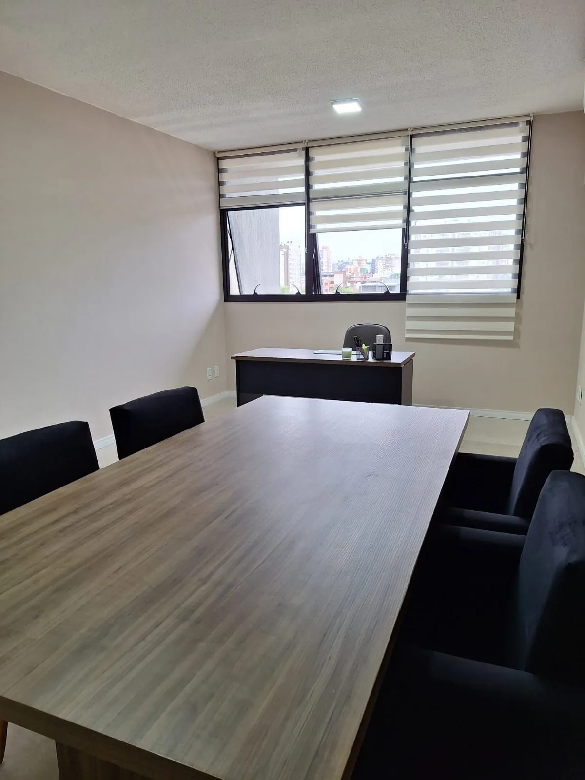 Imagem Sala I Semimobiliada no Park Offices Menino Deus
