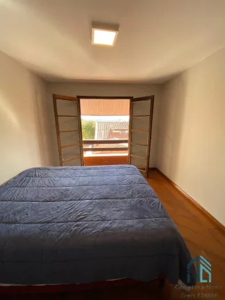 Imagem Sobrado em condomínio, 03 quartos c/suíte, área Gourmet com Churrasqueira no Bairro Guabirotuba em Curitiba PR