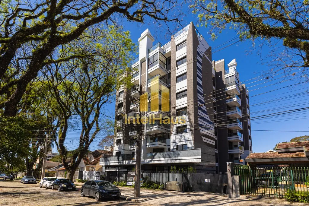 Imagem Localizado no Juvevê, um dos bairros mais valorizados de Curitiba, o Terrasse Normandie possui apar...