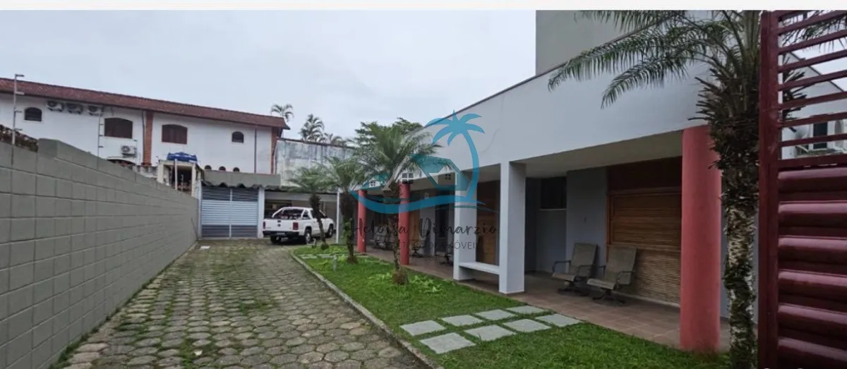 Imagem Casa alto padrão com 550m² de área construída a venda na Praia do Lazaro em Ubatuba.
