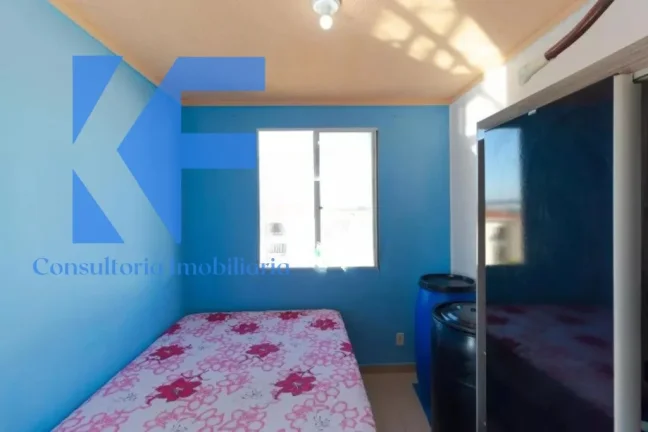 Imagem Apartamento confortável com 51m² no 4° andar, sendo 2 dormitórios, sala, cozinha, banheiro social, área de serviços, vaga de garagem coberta.