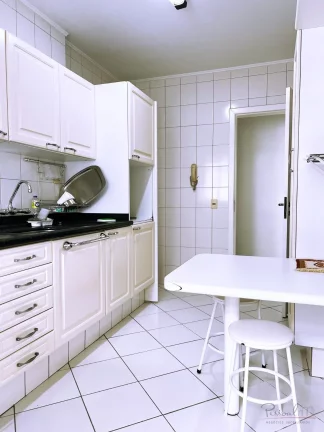 Imagem Apartamento com 3 quartos sendo 1 suite, 1 vg Centro Florianópolis a poucos passos do Hippo. Oportu...