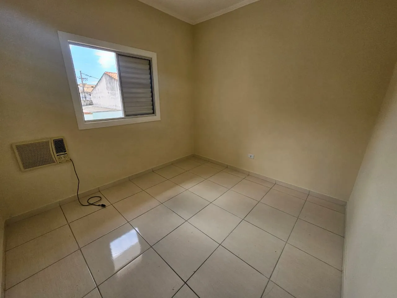 Imagem Casa à venda em Sorocaba-SP, Jardim Topázio: 2 quartos, 1 sala, 2 banheiros, 1 vaga de garagem - 100m² de área