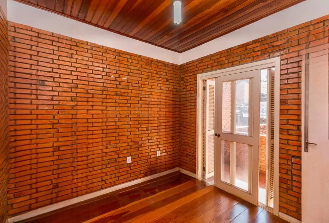 Imagem Casa 3 dormitorio com 230m2 pátio com piscina no bairro Itu Sabará