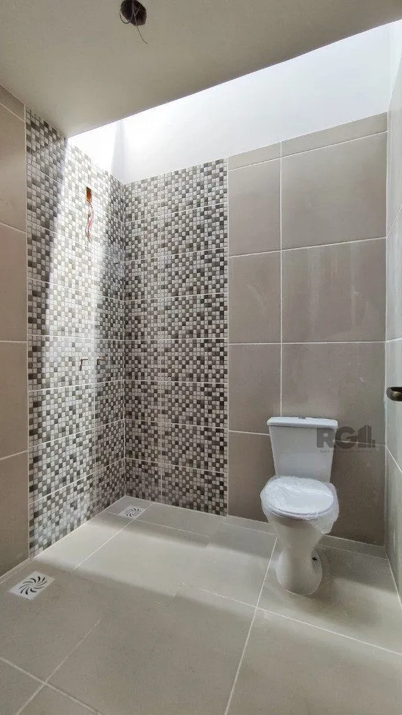 Imagem Sobrado Pronto, no Jardim Itu-Sabará: 2 Dormitórios, 1 Suíte.