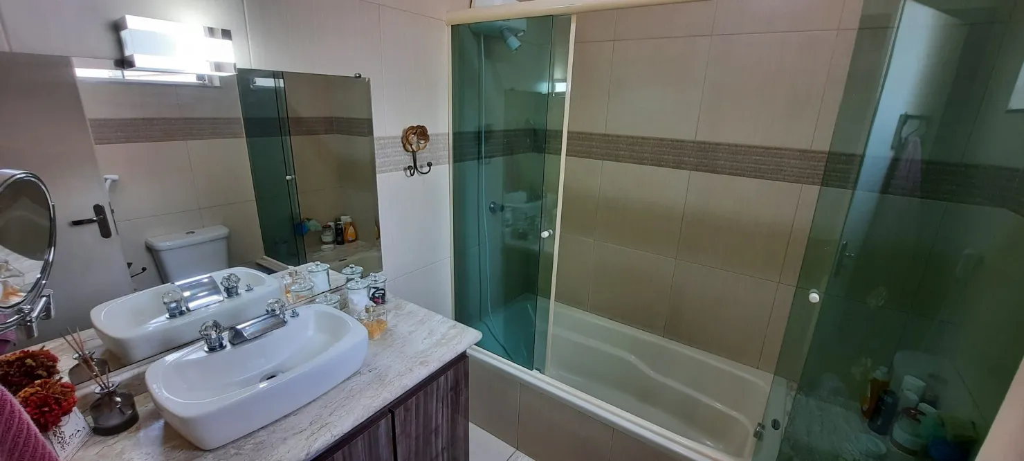 Imagem Casa à venda 4 Quartos, 2 Suites, 4 Vagas, 392M², Jardim Indepedência, Guaratinguetá - SP