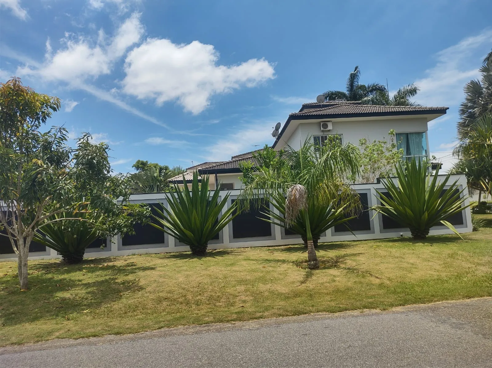 Imagem Casa com 3 quartos, 220 m² à venda