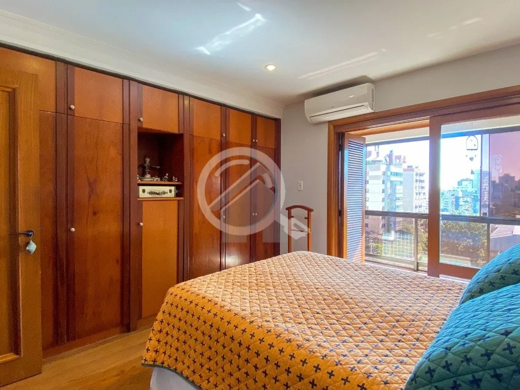 Imagem Apartamento semimobiliado de 140m², 3 dormitórios, sendo 1 suíte com sacada, living super amplo p...