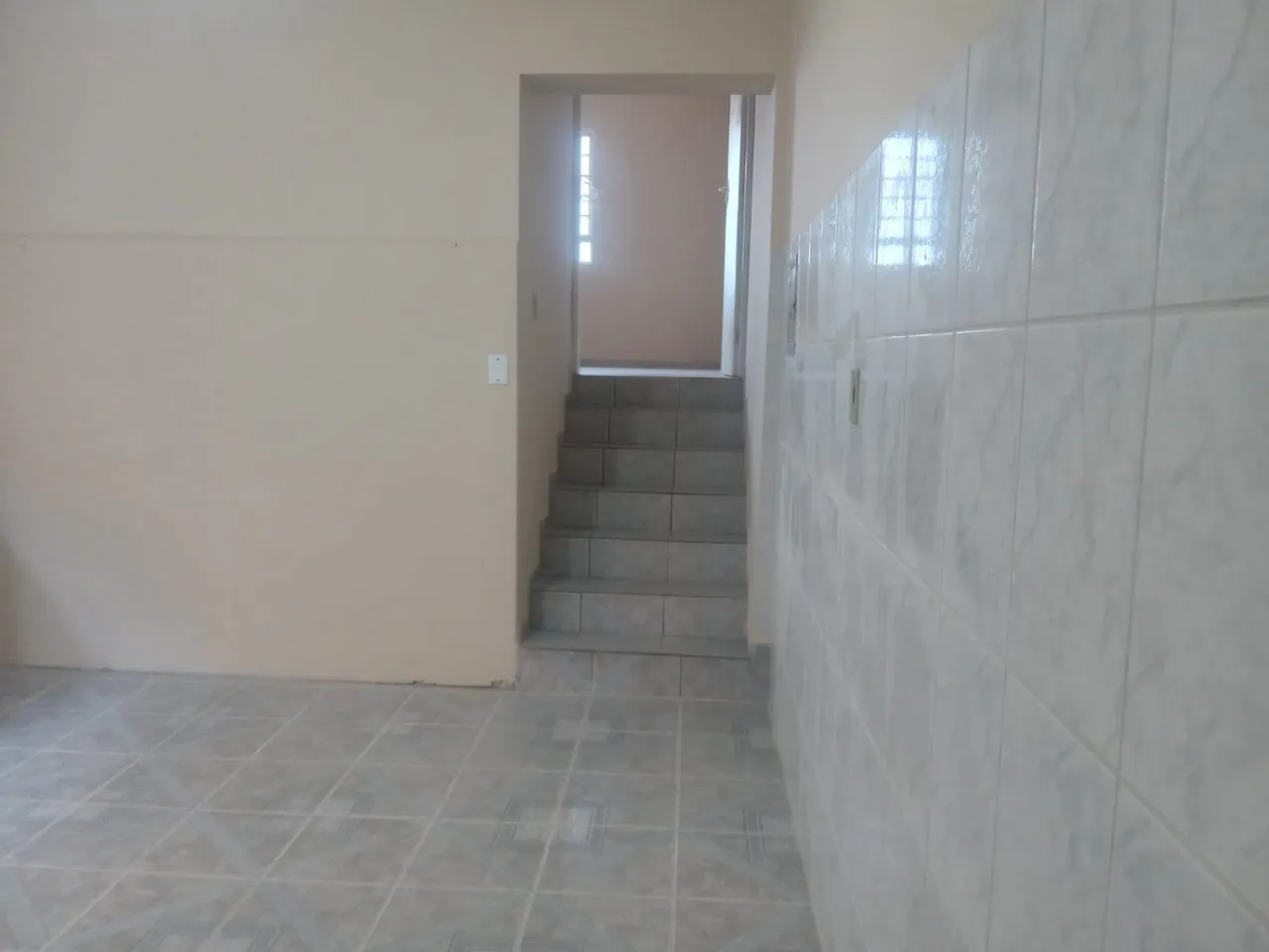 Imagem Casa Comercial para Locação: Imóvel de Alto Padrão com 2 Quartos, 1 Suíte e Vaga de Garagem no Jardim América, Sorocaba-SP