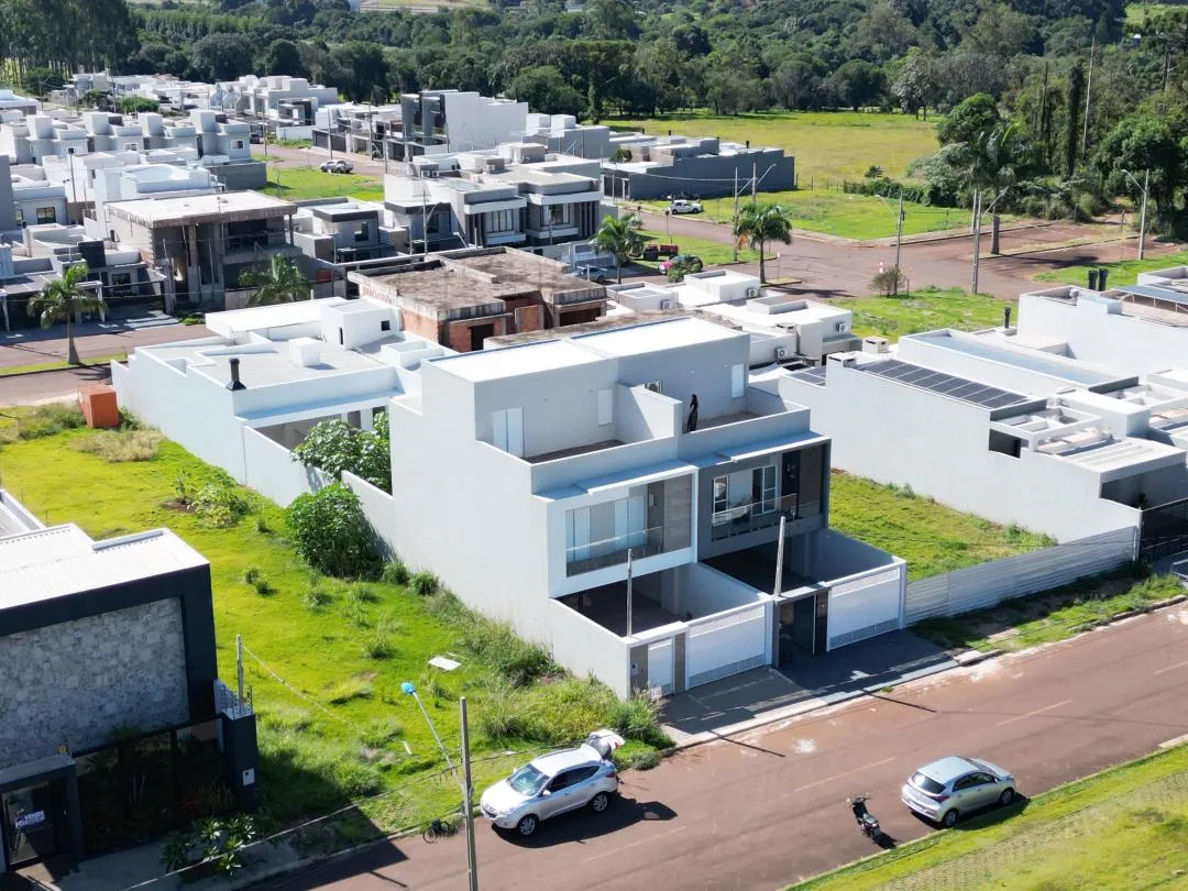 Imagem Sobrado de 248m² com Piscina em Cascavel - Recanto Tropical III - Venda
