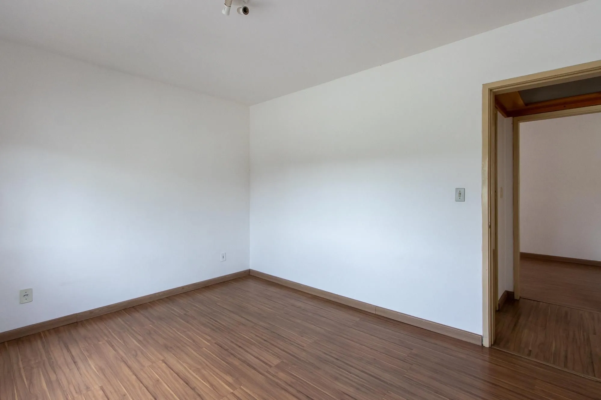 Imagem Apartamento 2 quartos, com 1 vaga escriturada - Bairro Tristeza