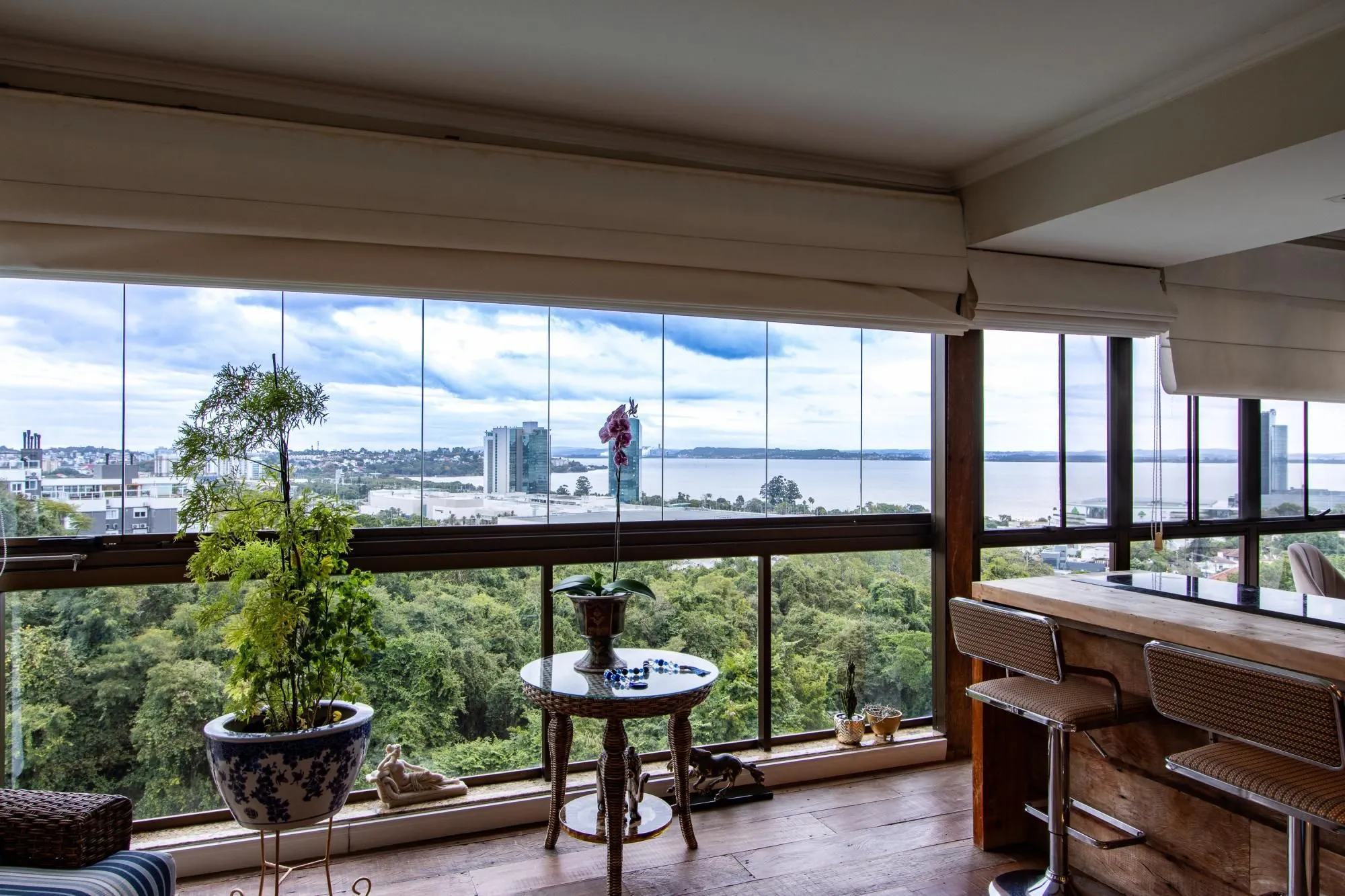 Imagem EXCELENTE APARTAMENTO COM VISTA LIVRE PARA O GUAÍBA!!