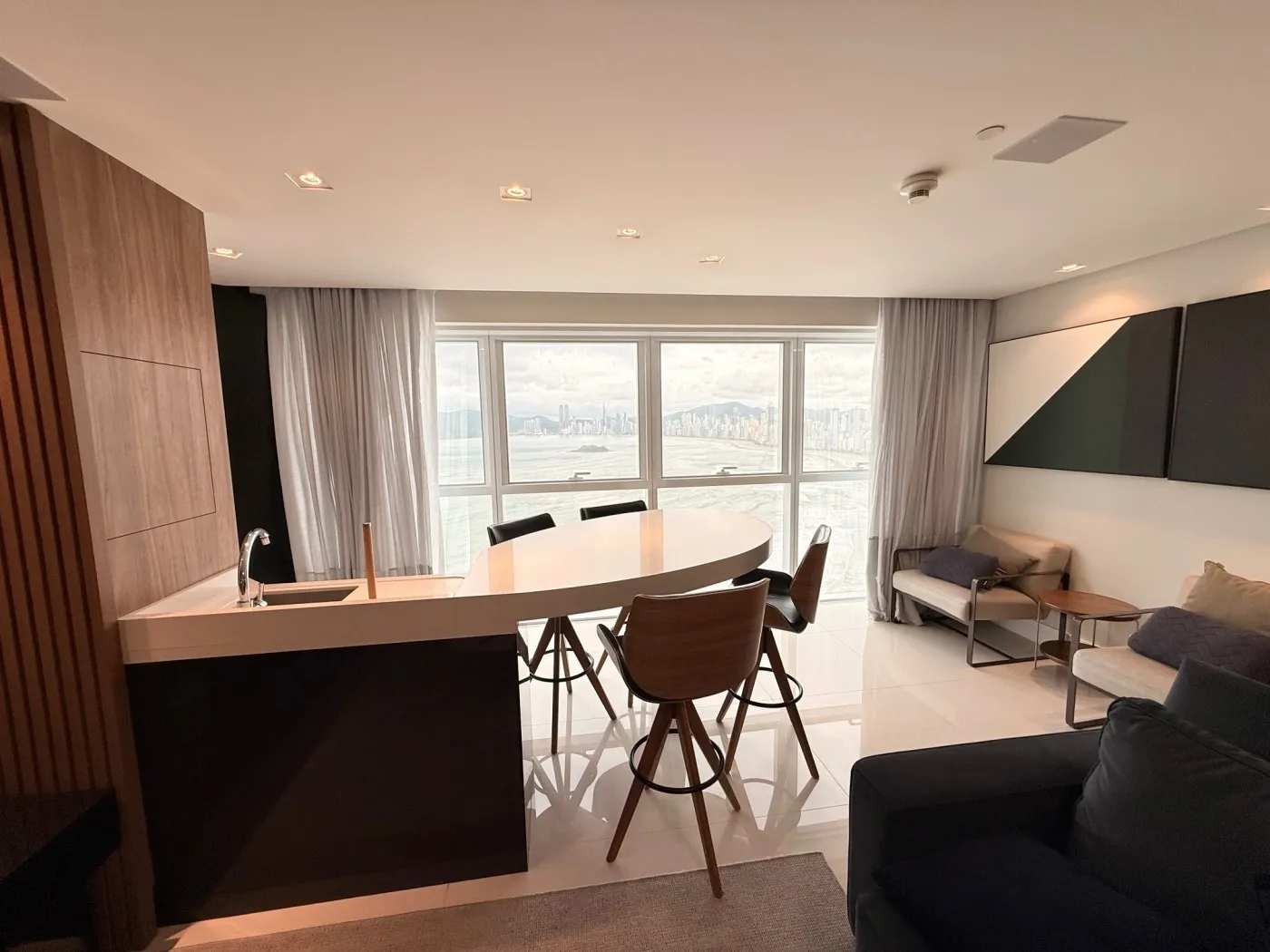 Imagem Apartamento Frente Mar para Venda em Balneário Camboriú, PIONEIROS, 3 dormitórios, 3 suítes, 4 banheiros, 5 vagas