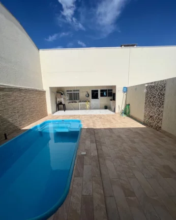 Imagem Casa com piscina e mobiliada para Venda em Guaratuba(Nereidas). 250m do mar, terreno, ótima localização!