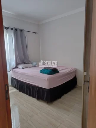 Imagem Casa à venda no Loteamento Ilha Bela, Uberaba: 2 dormitórios, cozinha, garagem coberta e muito mais!