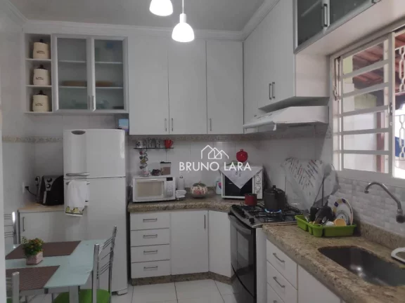 Imagem Casa com 4 dormitórios à venda, 250 m² por R$ 750.000,00 - Jardim das Roseiras - Igarapé/MG
