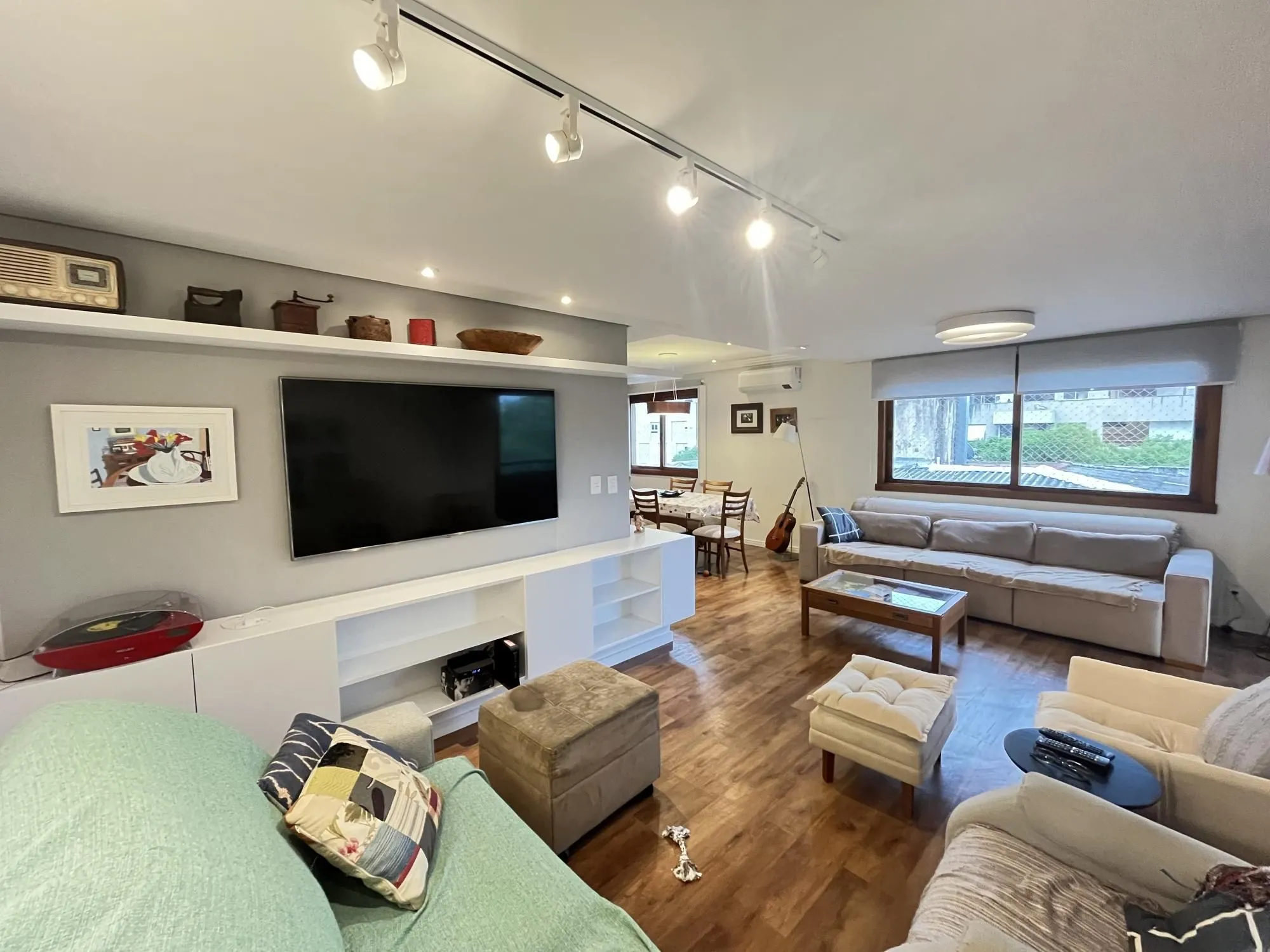 Imagem Apartamento de 3 quartos, 2 suítes, 1 americana e 2 vagas no bairro Farroupilha
