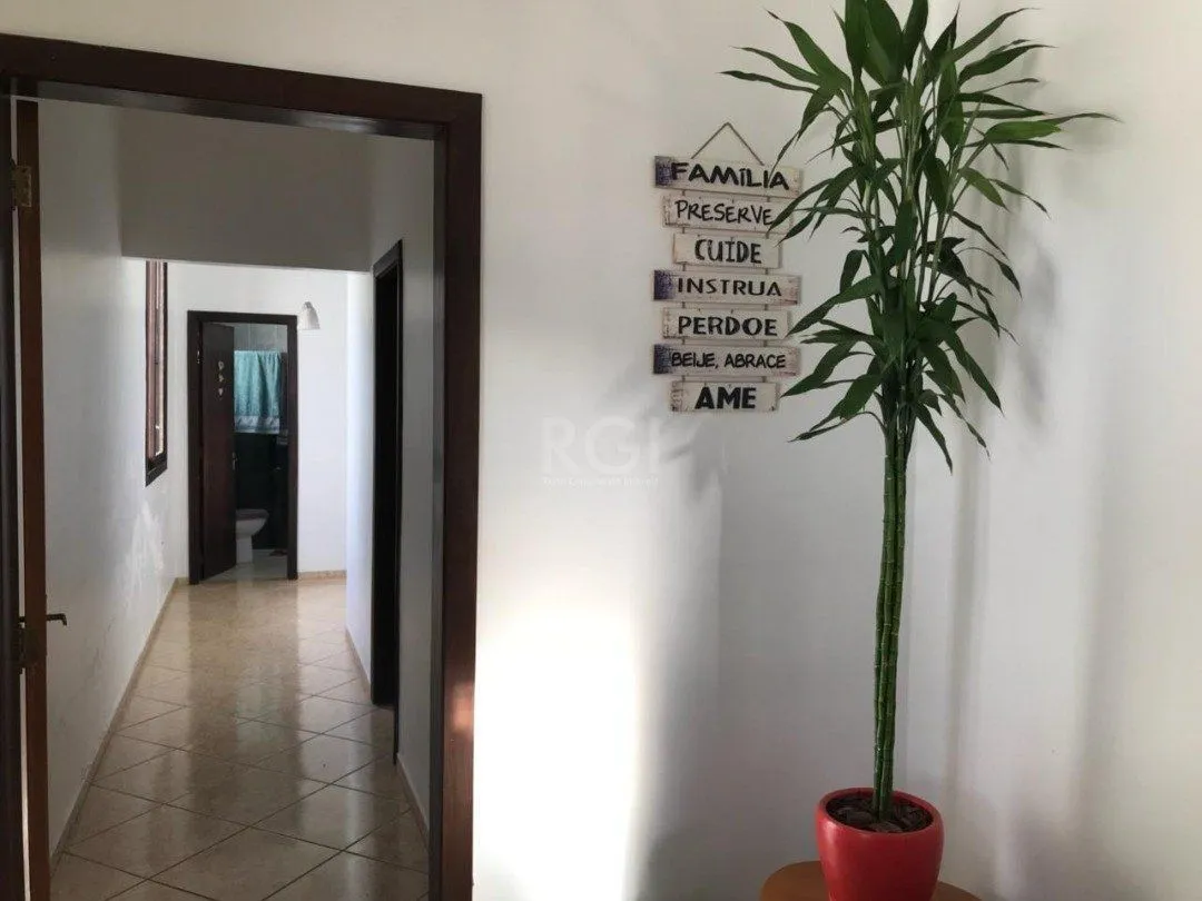 Imagem Casa residencial/comercial, com 350m² privativos, 4 quartos, 5 vagas de garagem - Bairro Tristeza