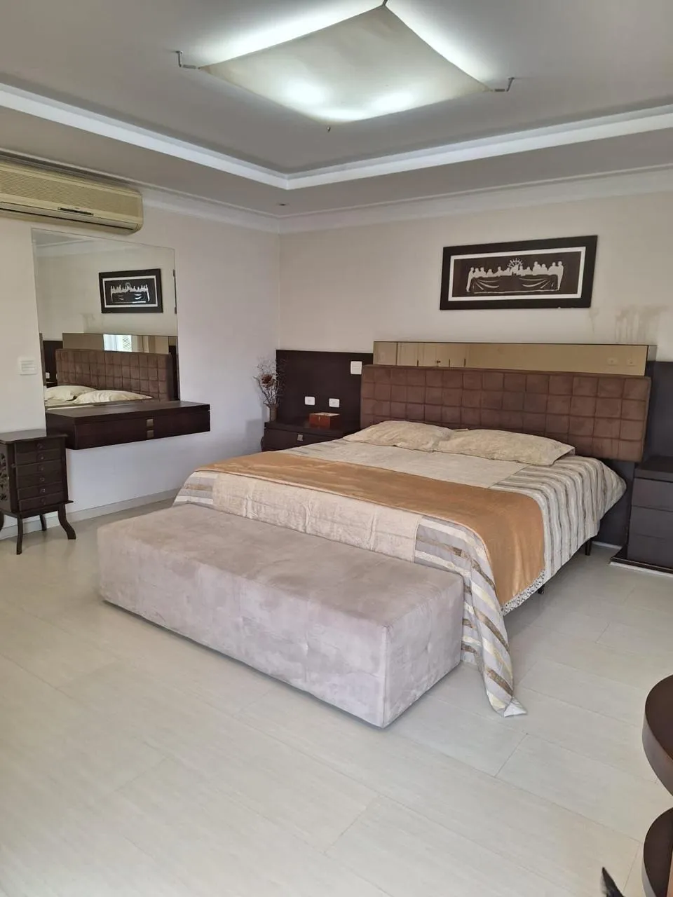 Imagem Casa de 600m² de Área Construída Localizada no Condominio Tamboré