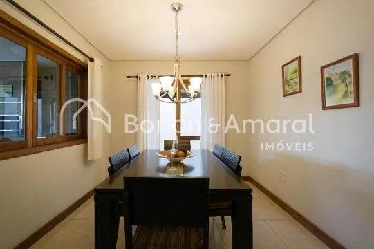 Imagem Casa de condomínio com 340 m² e 4 quartos