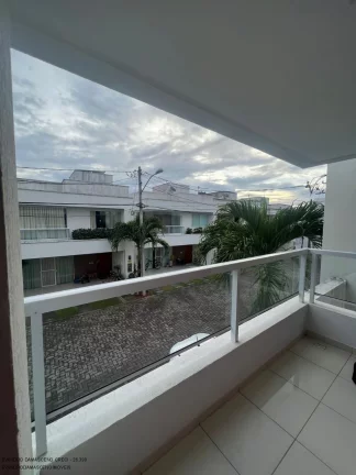 Imagem Linda casa em condomínio à venda em Lauro de Freitas-BA, Buraquinho: 4 quartos, 3 suítes, 2 salas, 1 banheiro, 2 vagas, 142m².