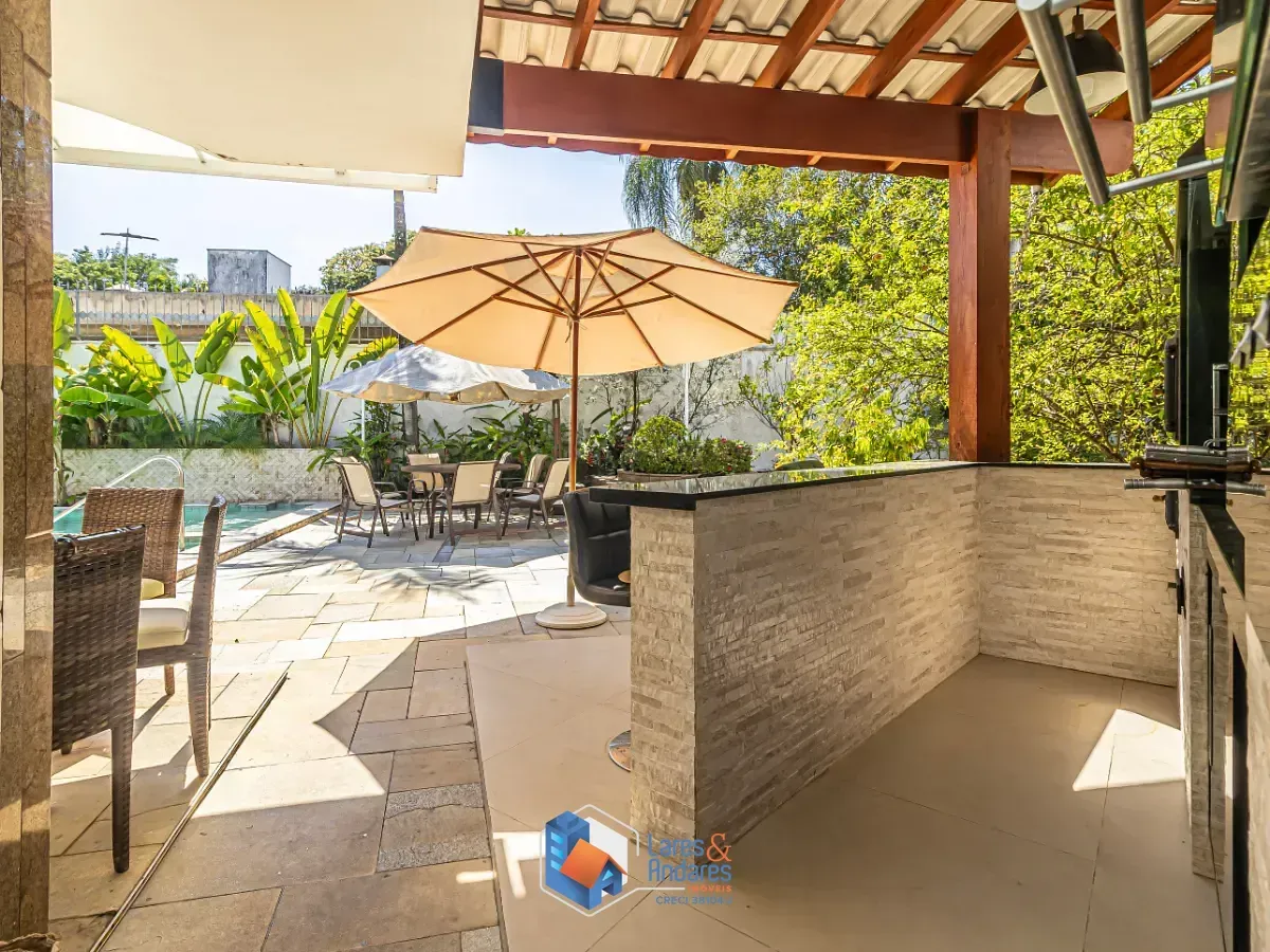 Imagem Casa para venda em Pinheiros com 5 quartos, sendo 5 suítes, 735m²
