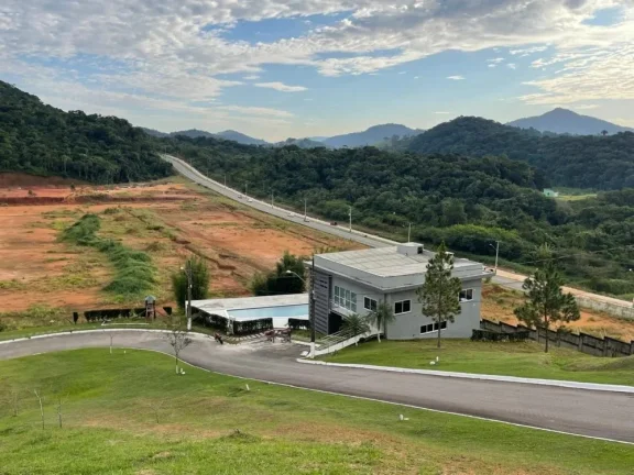 Imagem Casa Alto Padrão em Camboriú - Condomínio Fechado
