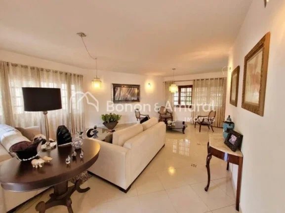 Imagem Belíssima casa para venda com excelente localização, contendo no piso inferior quatro salas (esta...