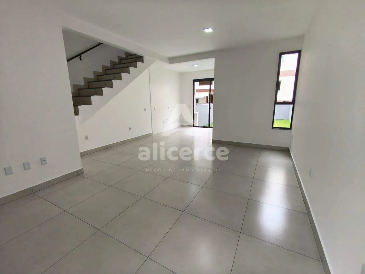 Imagem Sobrado à venda com 3 quartos 1 suíte, 100m² em Serraria São José