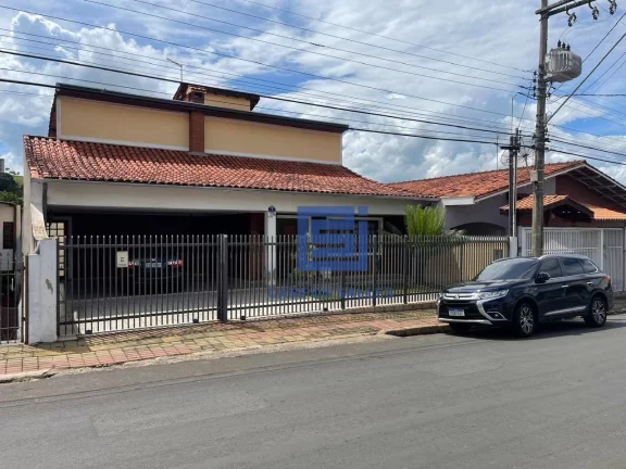 Imagem Casa com 4 dormitórios à venda, 305 m² por R$ 930.000,00 - Centro - Socorro/SP