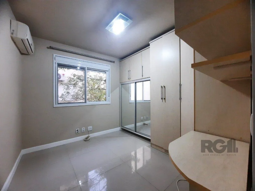 Imagem Vende-se apartamento impecável 2 quartos com suíte, 2 vagas cobertas, próximo da PUCRS - 80m² - Jardim Botânico
