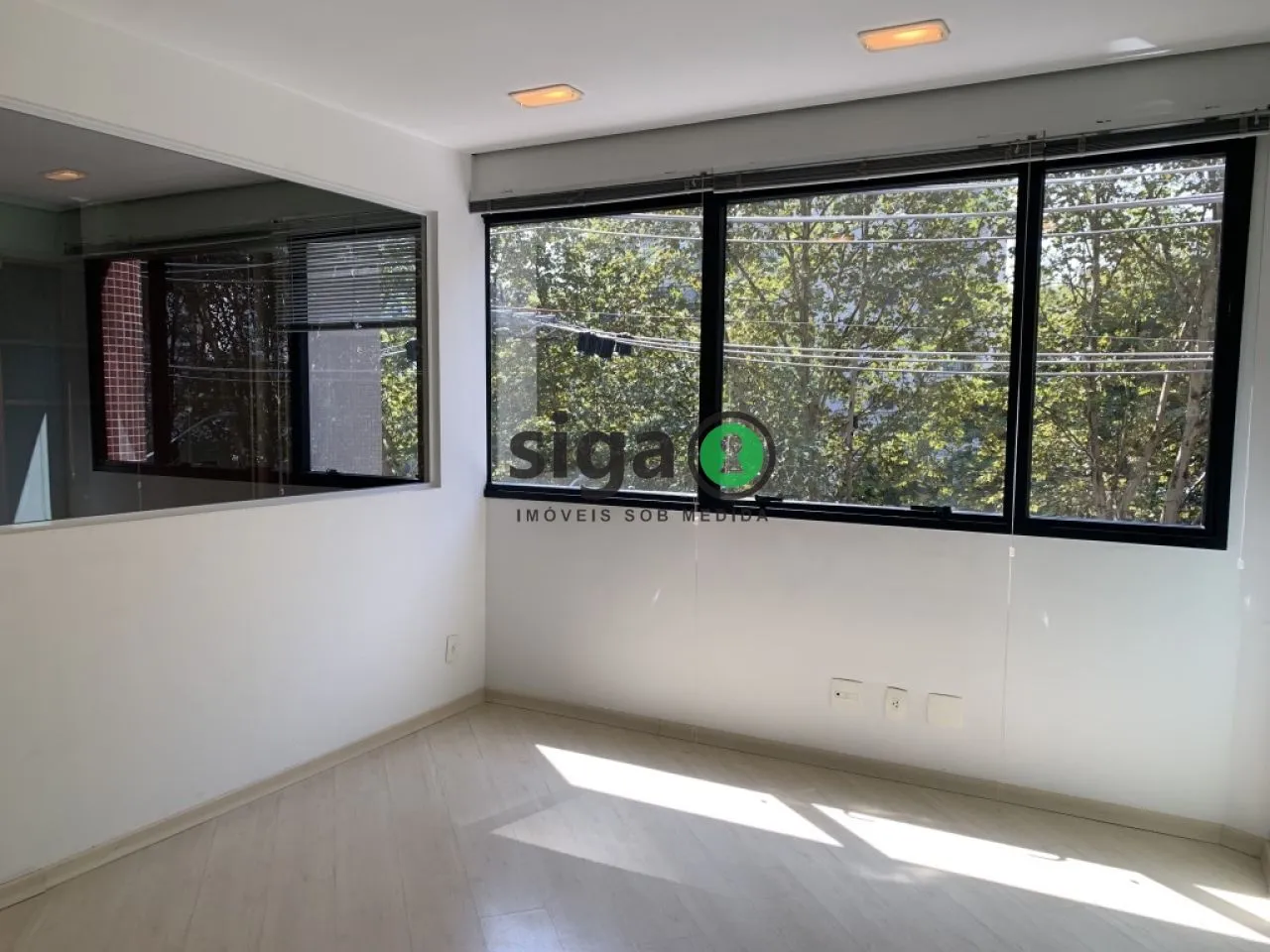 Imagem VENDE ou LOCAÇÃO no Brooklin Sala Comercial com 3 Salas e uma Vaga