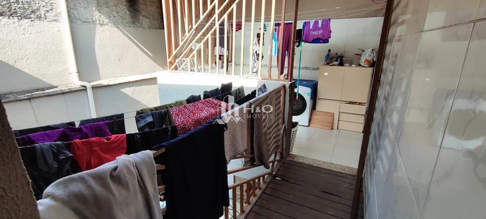 Imagem Sobrado à Venda com 4 Dormitórios no Parque Maria Luiza - Amplo Quintal e Ótima Localização