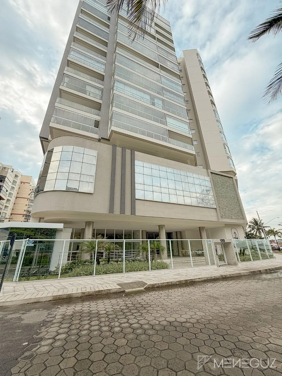 Apartamento 3 quartos a venda no final da Praia do Morro, na orla com lazer completo