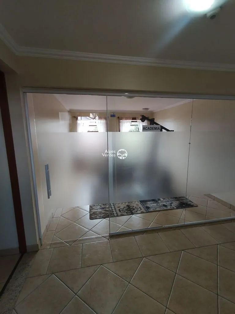 Imagem Vende-se apto mobiliado no centro de Canela- 2 Quartos- R$520.000,00