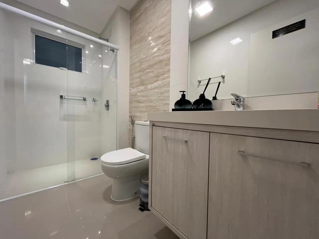 Imagem Apartamento com vista para o mar à venda com 229m2 por R$ 5.900.000,00