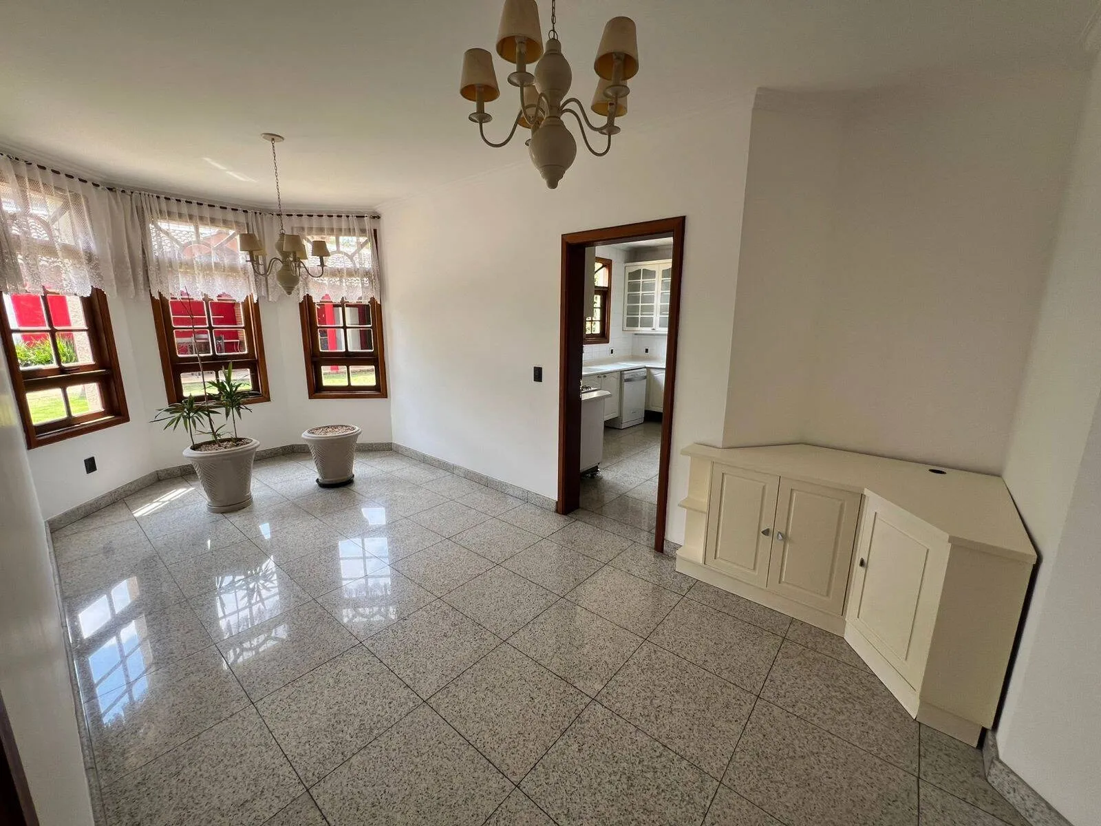 Imagem Casa Exclusiva em Tamboré, Santana de Parnaíba - Rodeada de Verde