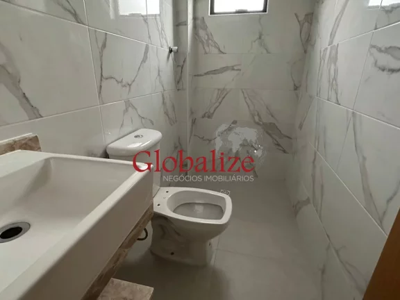 Imagem Casa Sobreposta alta à venda com 80m², 2 suítes, churrasqueira, 1 vaga por R$695.000,00 na Vila Belmiro em Santos
