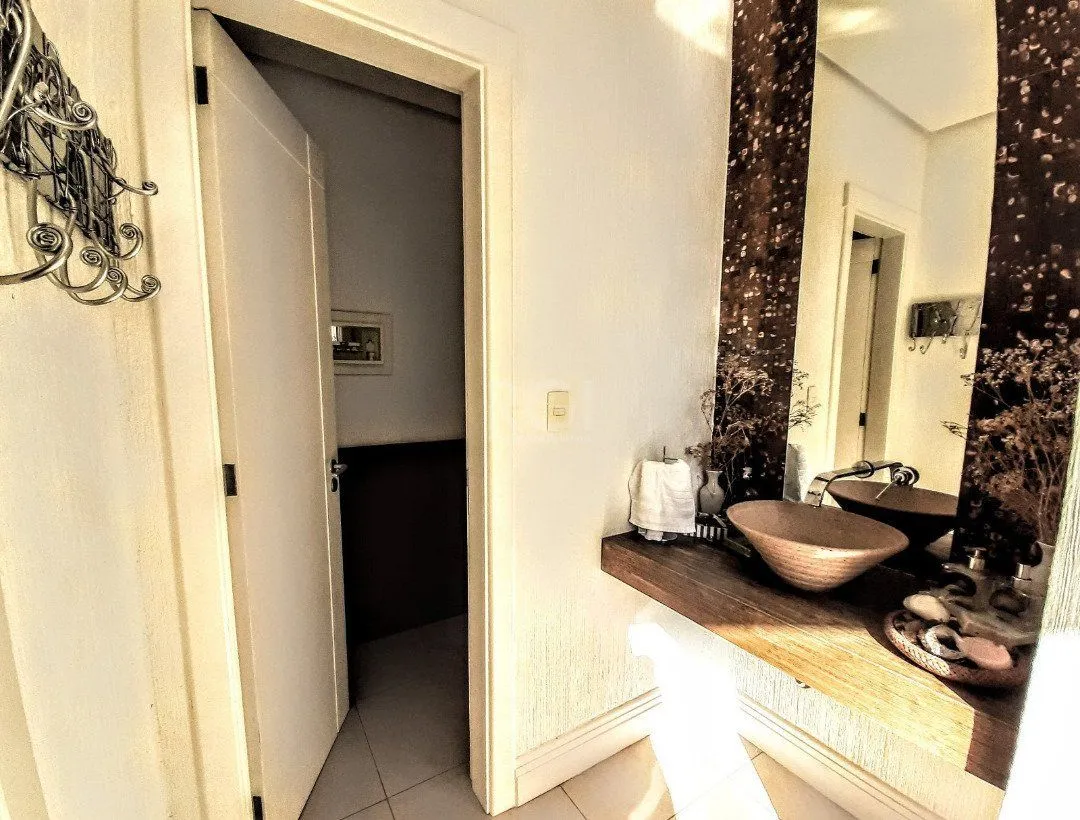 Imagem Casa Condominio para Venda - 470m², 4 dormitórios, sendo 3 suites, 3 vagas - Terra Ville