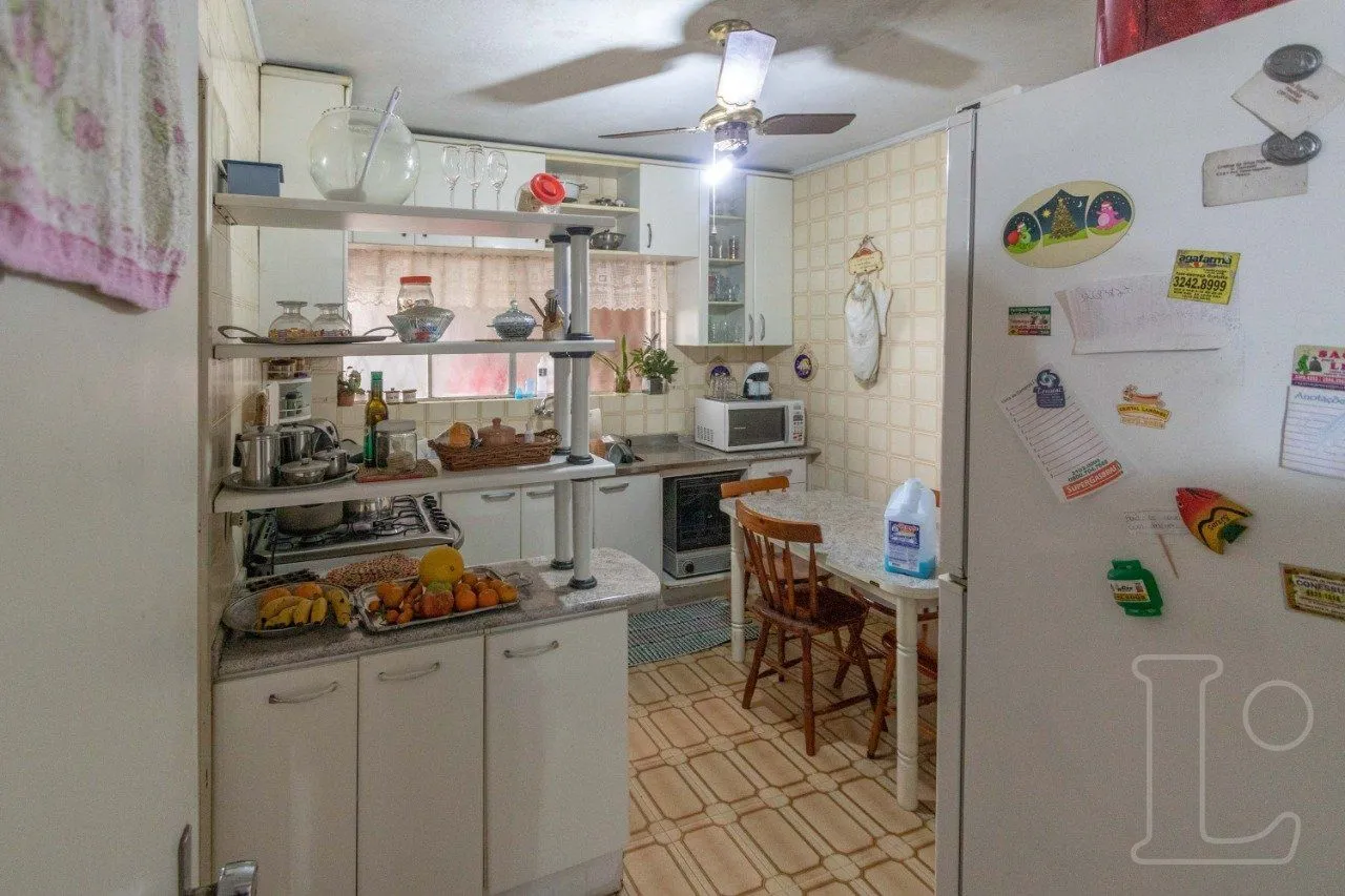 Imagem Sobrado para Venda - 241m², 4 dormitórios, sendo 1 suites, 1 vaga - Camaquã