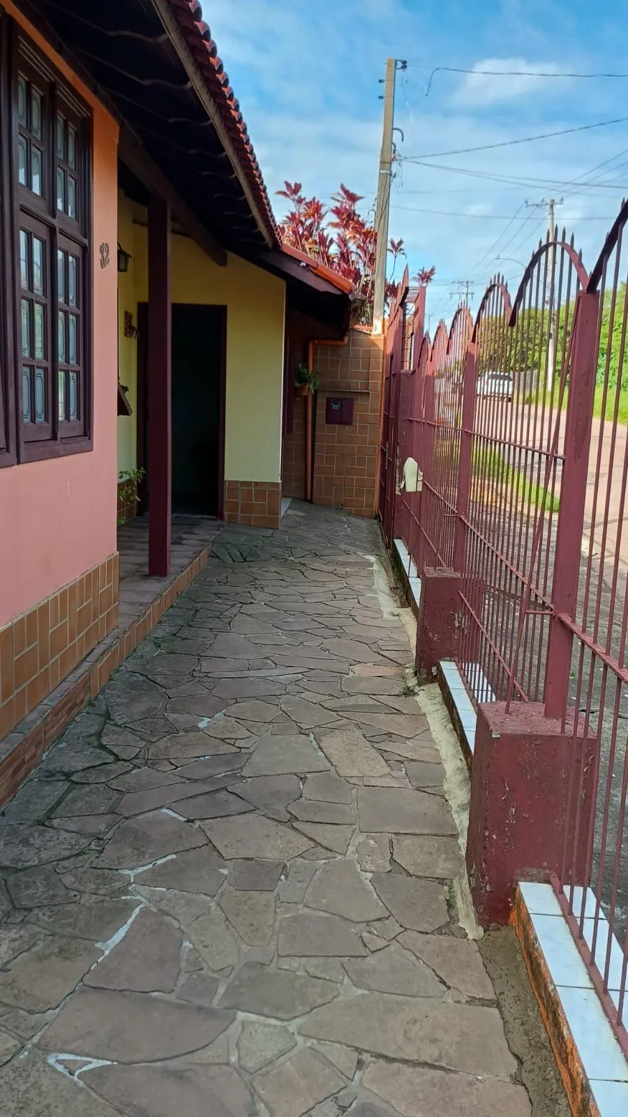 Imagem Casa 3 dormitórios, 1 suíte, 2 vagas, Bairro Monte Carlo