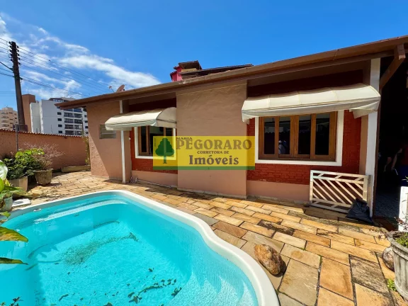 Imagem Casa de luxo à venda em Caraguatatuba-SP, bairro Martim de Sá: 4 quartos, 2 suítes, 2 salas, 3 banheiros, 3 vagas de garagem, 249m².