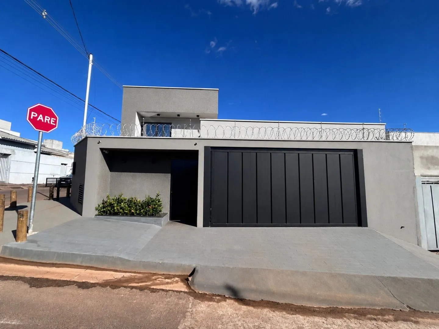 Foto do imóvel Casa com 3 dormitórios à venda, 201 m² por R$ 750.000,00 - Afonso Queiroz - Patos de Minas/MG