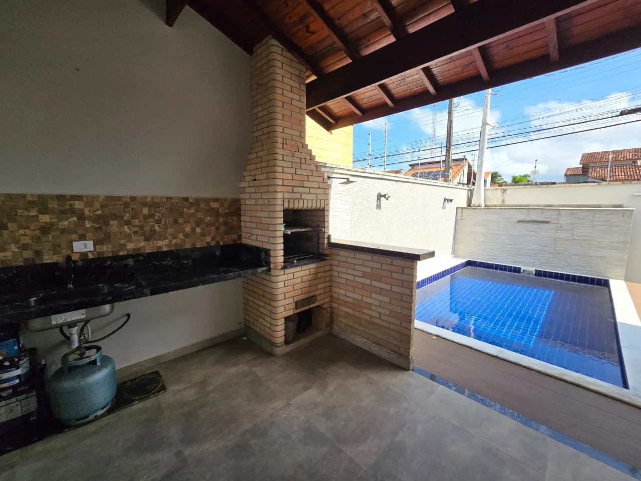 Imagem Casa para Venda em Peruíbe, Parque Balneário Oasis, 3 dormitórios, 1 suíte, 2 banheiros, 2 vagas